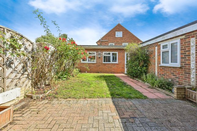 22, Codicote Drive, WATFORD photo 2