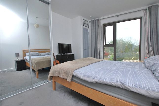 Flat 48, Wey Corner,, Walnut Tree Close, Guildford photo 4