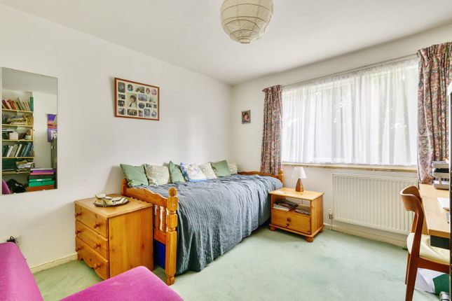 Flat for sale in Priory Court, Hitchin