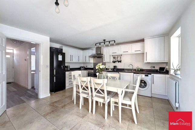 18 Lorna Way, Manchester photo 4