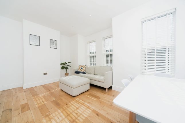 Flat for sale in Fortescue Road, Colliers Wood, London