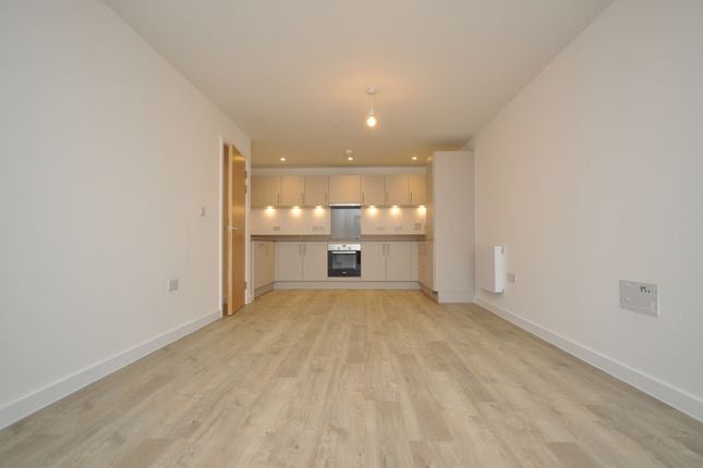 Flat to rent in West Green Drive, Crawley