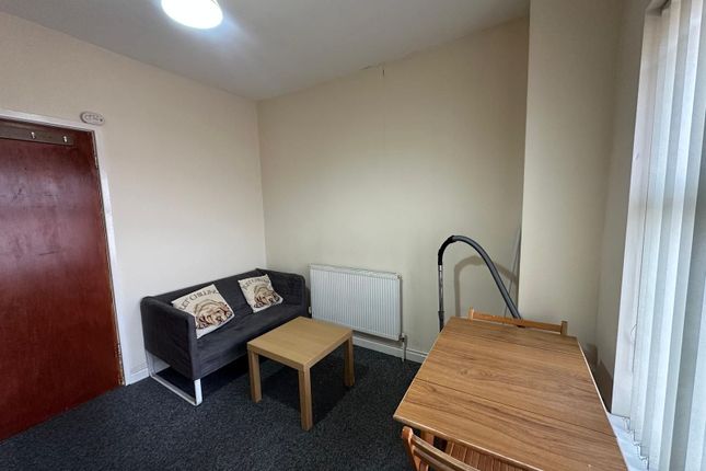 Flat 2, 13 Beckingham Road, Leicester photo 4