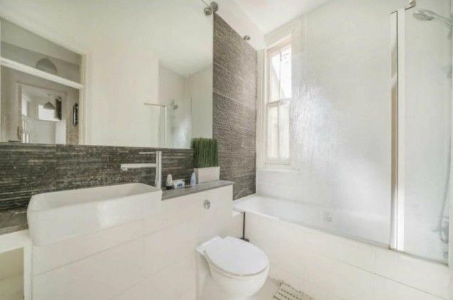Flat A, 70, Silver Crescent, LONDON photo 4