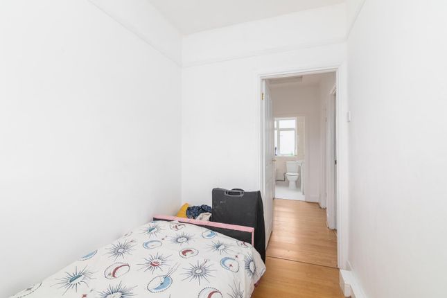 Terraced house for sale in Worcester Avenue, London
