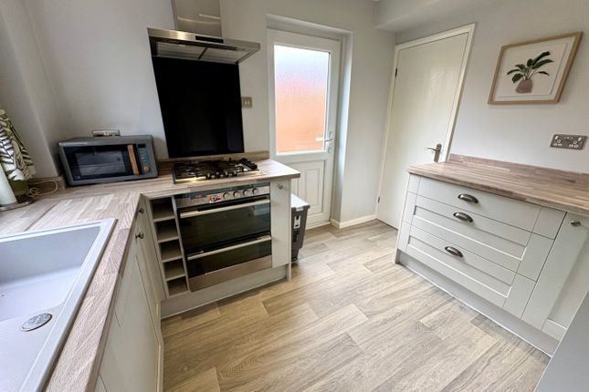 21, Aland Gardens, Leicester photo 3