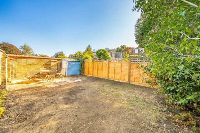 Flat 36, Moreton House, Garratt Lane, London photo 4