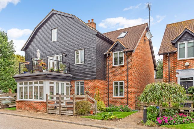 Thumbnail Flat for sale in King Edward Place, Wheathampstead