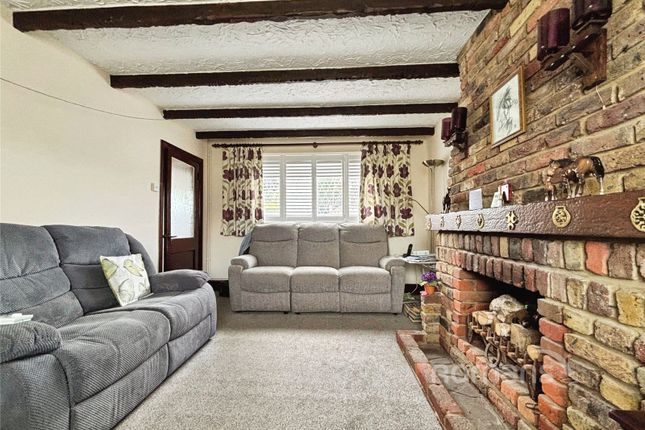 9, Sandhills Lane, Surrey photo 3