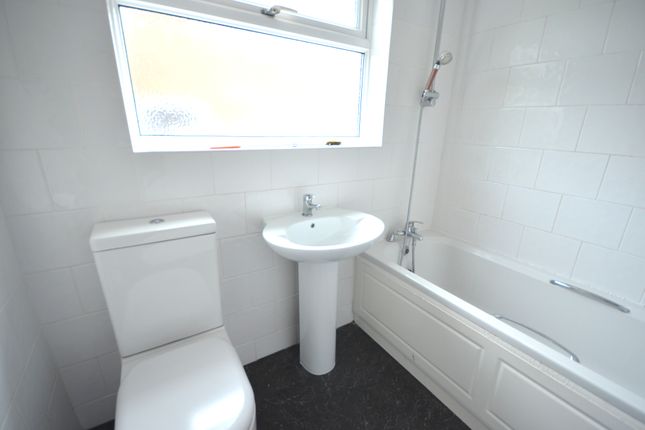 18, Simon Way, Southampton photo 5