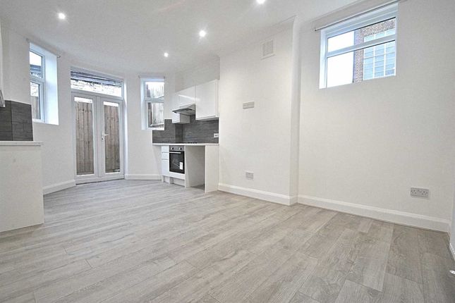 2-bed flat on 414a, Oakleigh Road North, London, £369,995