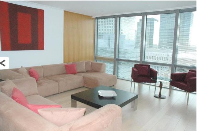 Thumbnail Flat to rent in No1 West India Quay, 26 Hertsmere Road, London
