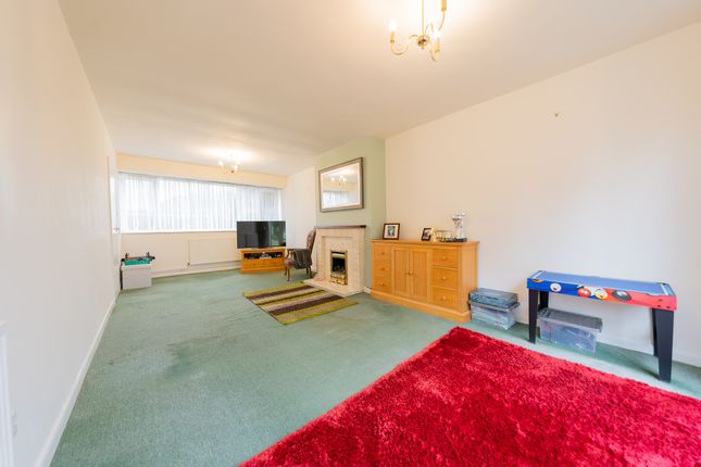 44 Peters Avenue, Leicester photo 4