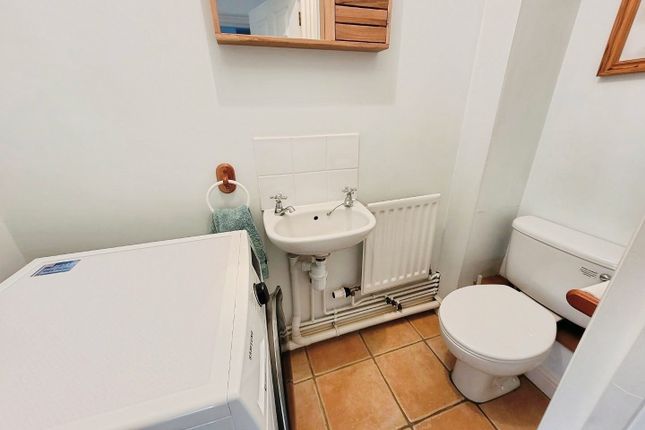 Pbox-Bathroom-335579.Jpg