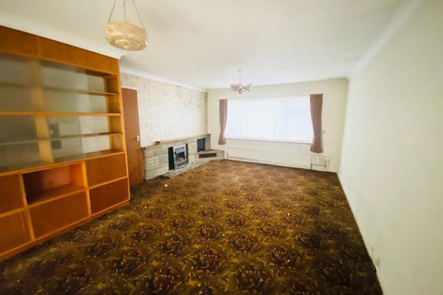 107, Kingsley Close, Ashton-Under-Lyne photo 3