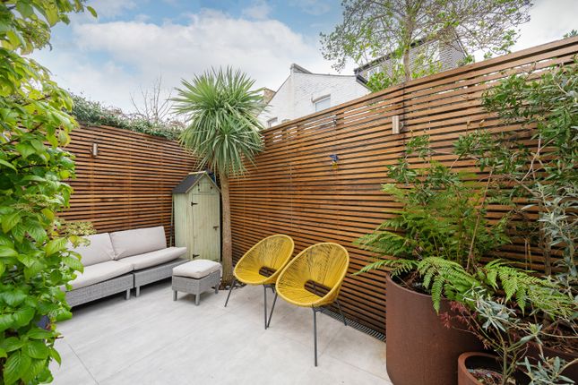 End terrace house for sale in Charteris Road, London