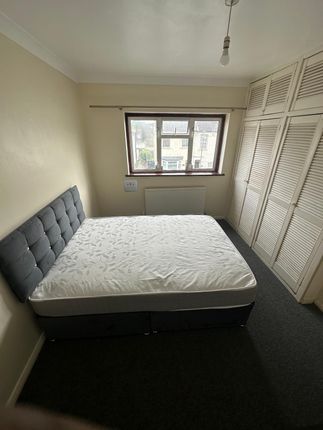 73 Rushdene, LONDON photo 2