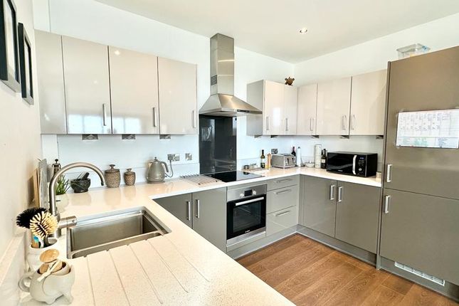 Thumbnail Flat for sale in Morton Apartments, Lock Side Way, London