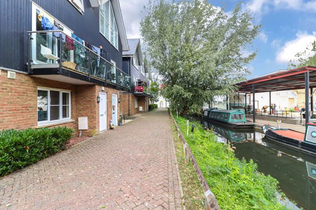 40 Fourdrinier Way, Hemel Hempstead photo 2