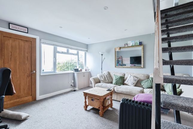 12, Barnaby Close, Salisbury photo 3