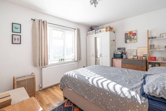 Flat for sale in Clitterhouse Road, Cricklewood, London