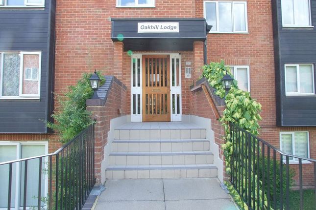 Flat to rent in Oakhill Lodge, Reedham Drive, Purley