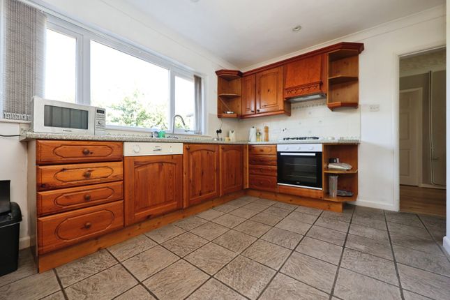 6 Crossfield Road, Navenby, Lincolnshire photo 4