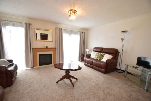 83, Harburn Drive, West Calder photo 4