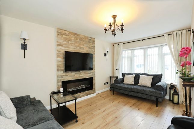 34, Caernarvon Avenue, Cheshire photo 2