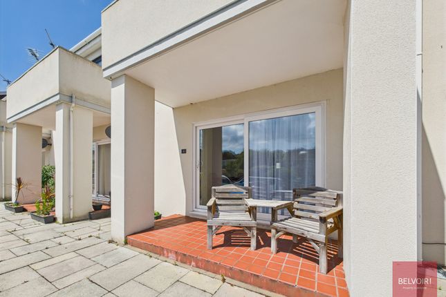 4, Vanewood Court, Plunch Lane, Swansea photo 2