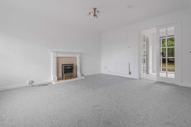 8, Acer Grove, Chapelhall photo 3