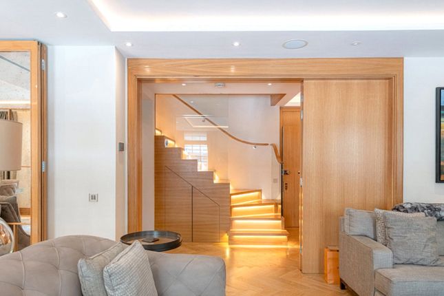 Upper, Upper Grosvenor Street, London photo 2