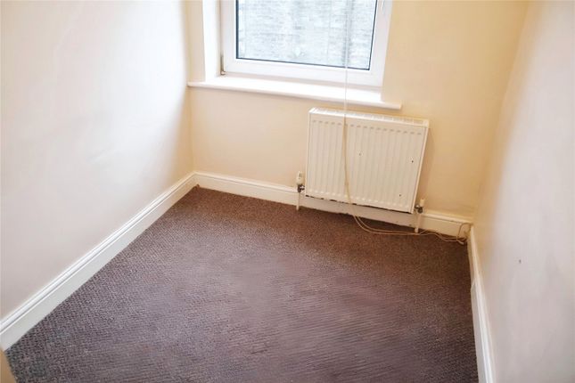 Terraced house to rent in Chapel Terrace, Crosland Moor, Huddersfield