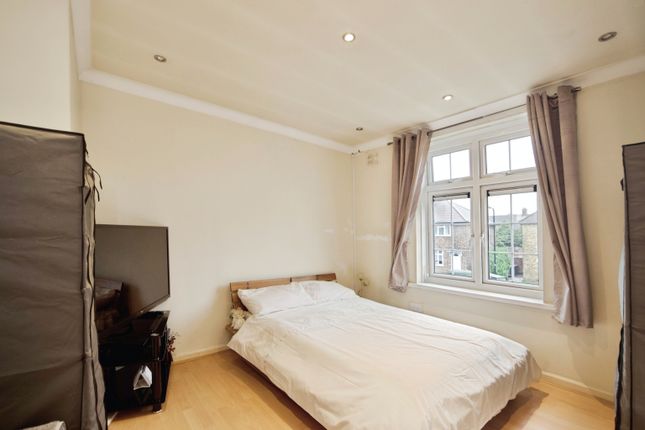 23, Saxlingham Road, London photo 3