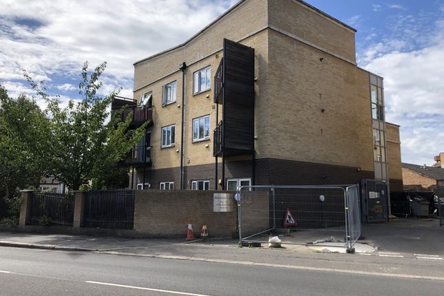 1-bed flat on Flat 3, Hamilton Court, Hounslow, £245,000
