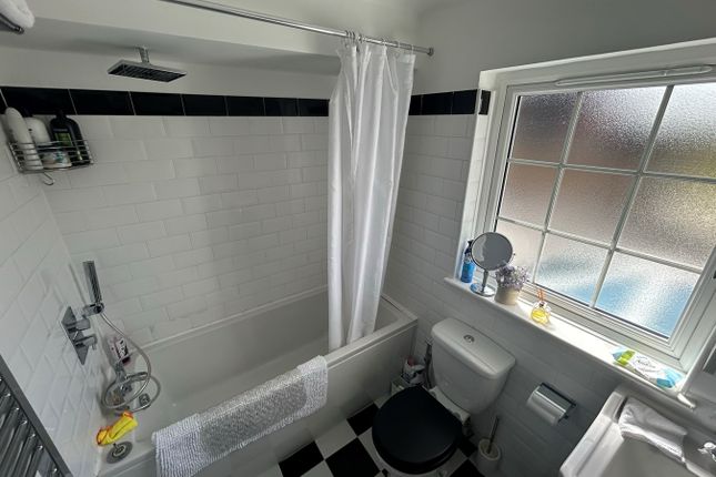 Room to rent in Alverstone Road, Wembley