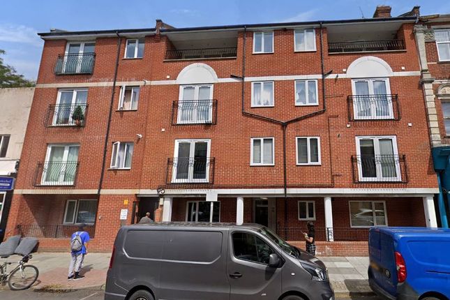 2-bed flat on Elm Grove, Southsea, £80,000