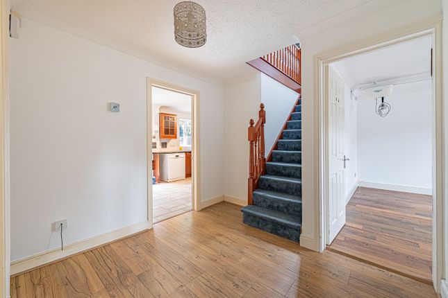 24 Rookery Drive, Luton, Bedfordshire photo 4