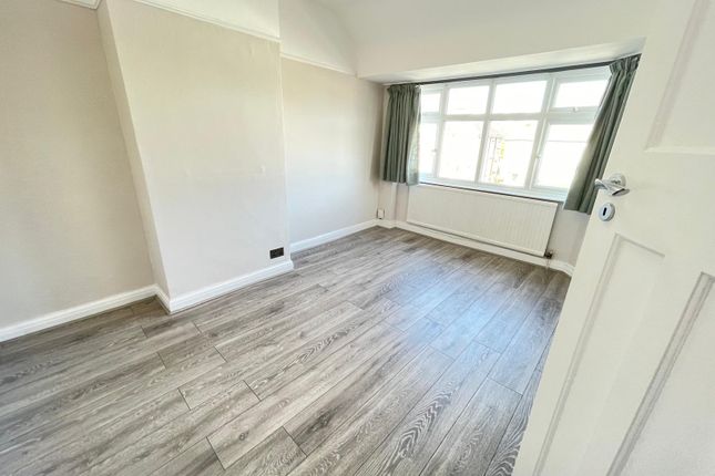 Woodlands Avenue, Ruislip photo 5