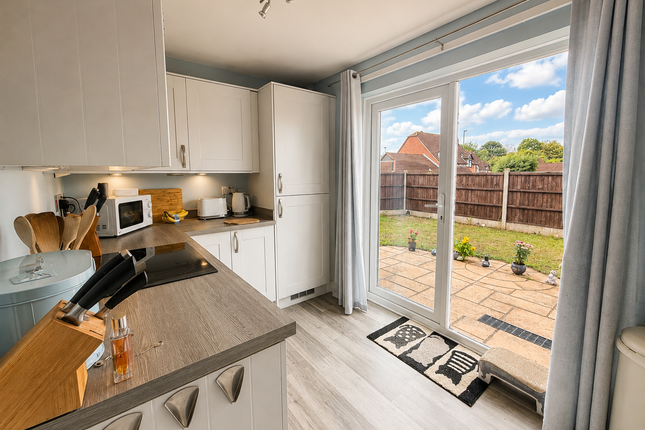 1, Trowbridge Close, Derby photo 4