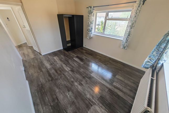 7, Marconi Way, Southall photo 4