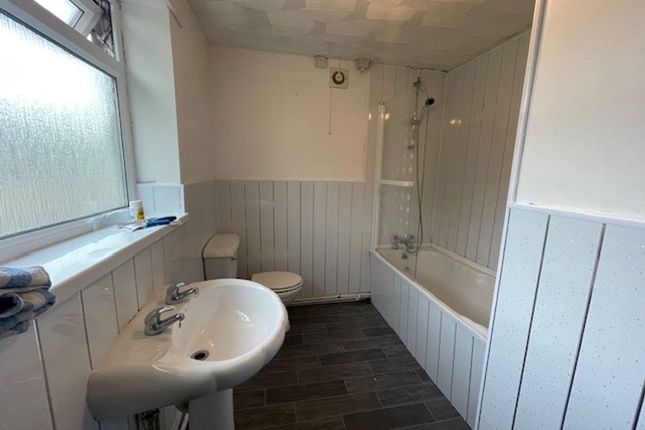 13 Eva Street, Mountain Ash photo 4