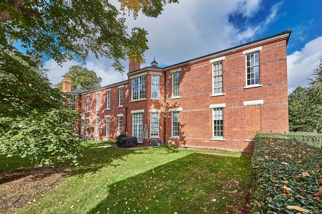 Flat for sale in The Brownings, Beningfield Drive, Napsbury Park, St. Albans
