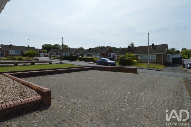 17, Woodland Close, Stourbridge photo 2