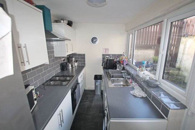 32, Daisy Bank, Bacup photo 4