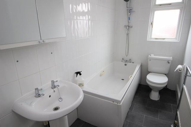 Flat 5, Oaklands Court, 25 Rothsay Road, Bedford photo 4