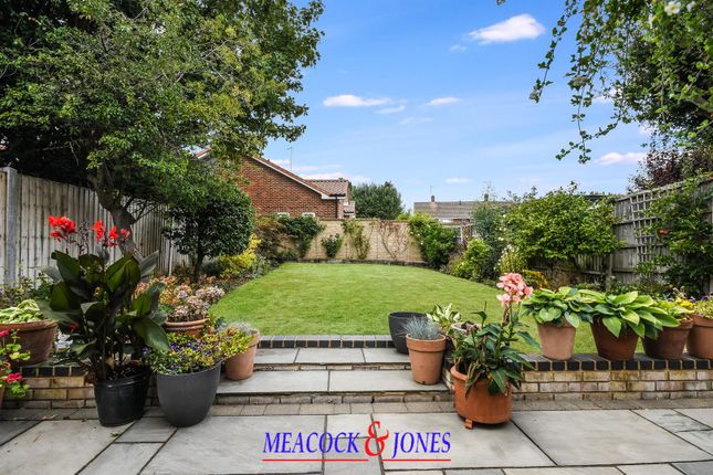 17, Cedar Road, Brentwood photo 4