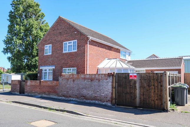 Thumbnail Detached house for sale in Elm Grove, Hayling Island