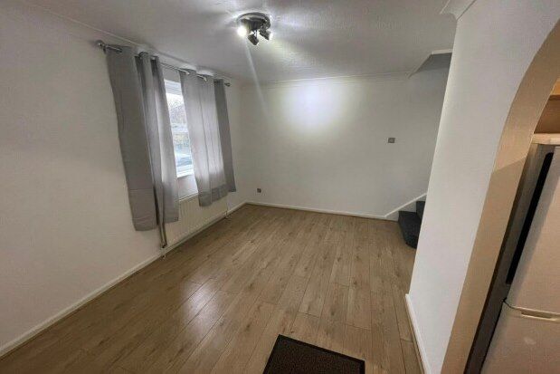 Thumbnail Property to rent in Oakhurst Close, Ilford