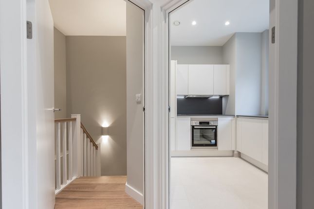 Flat 6 Leigh Court 6 Avonmore Road, London photo 4